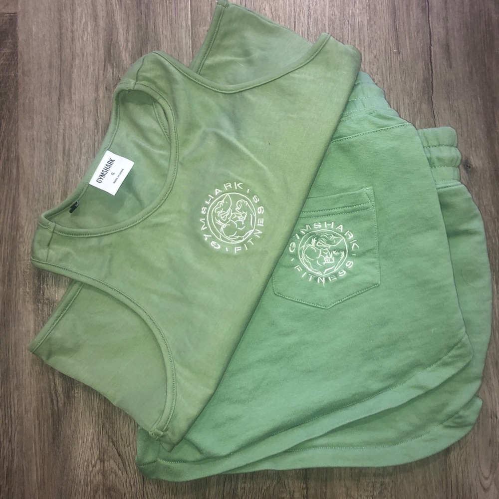 Gymshark legacy loose shorts and crop